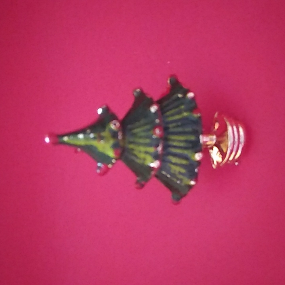 Enamel Christmas Tree Small Pin Vintage